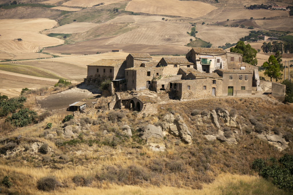 Feudo Verbumcaudo (Sicilia), dove si sviluppa l'omonimo progetto di valorizzazione di un terreno confiscato sostenuto dalla Fondazione CON IL SUD