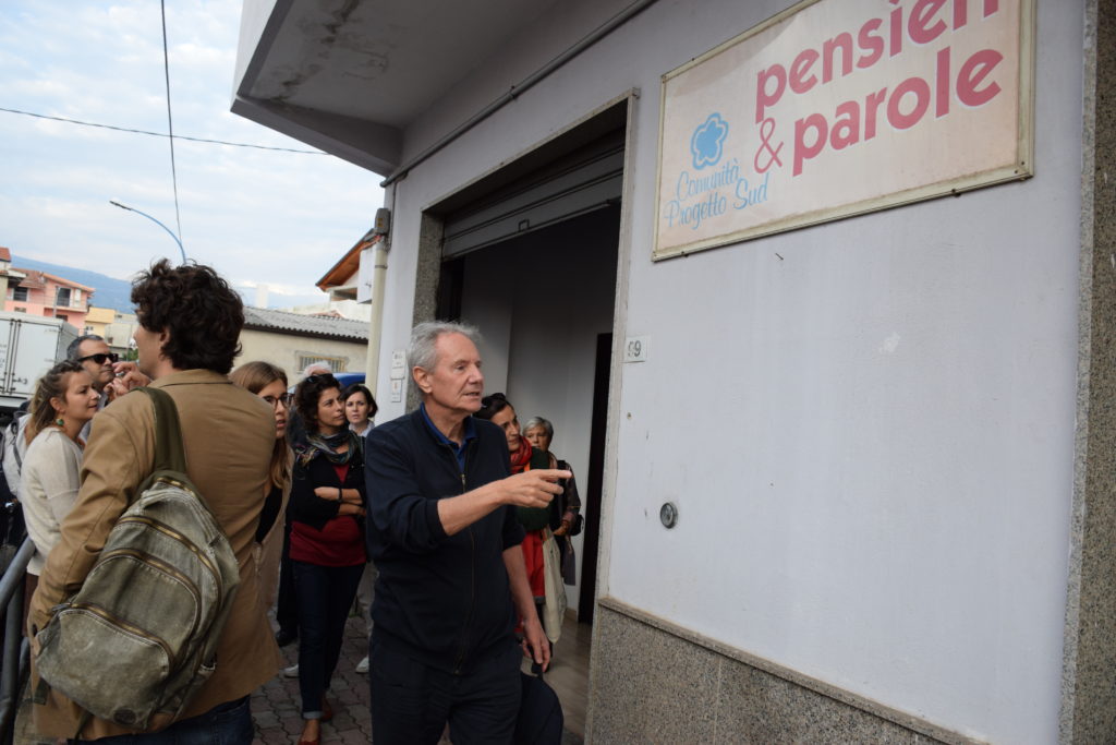In foto, il centro Pensieri e parole, gestito dalla Comunità Progetto Sud a Lamezia Terme