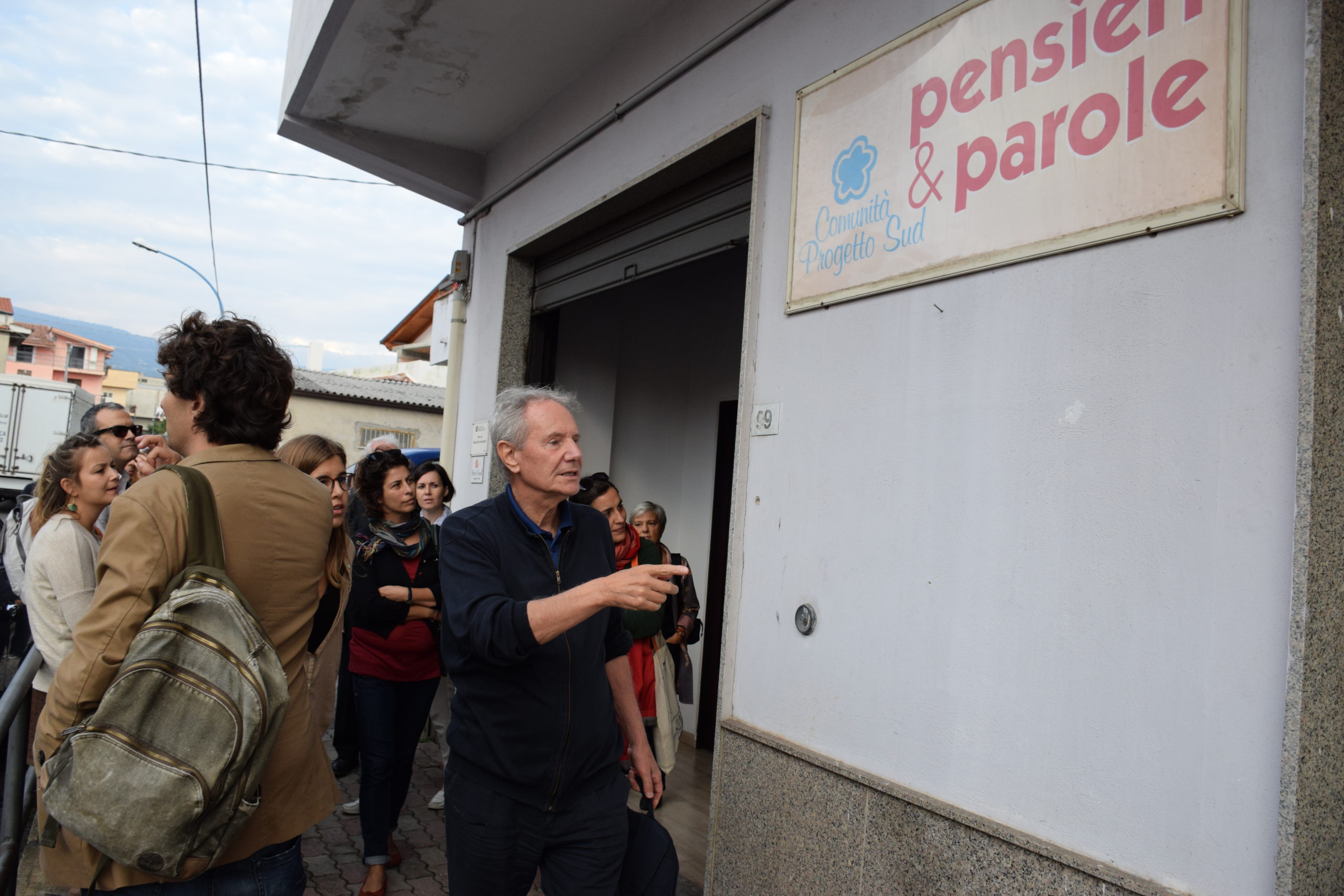 In foto, il centro Pensieri e parole, gestito dalla Comunità Progetto Sud a Lamezia Terme