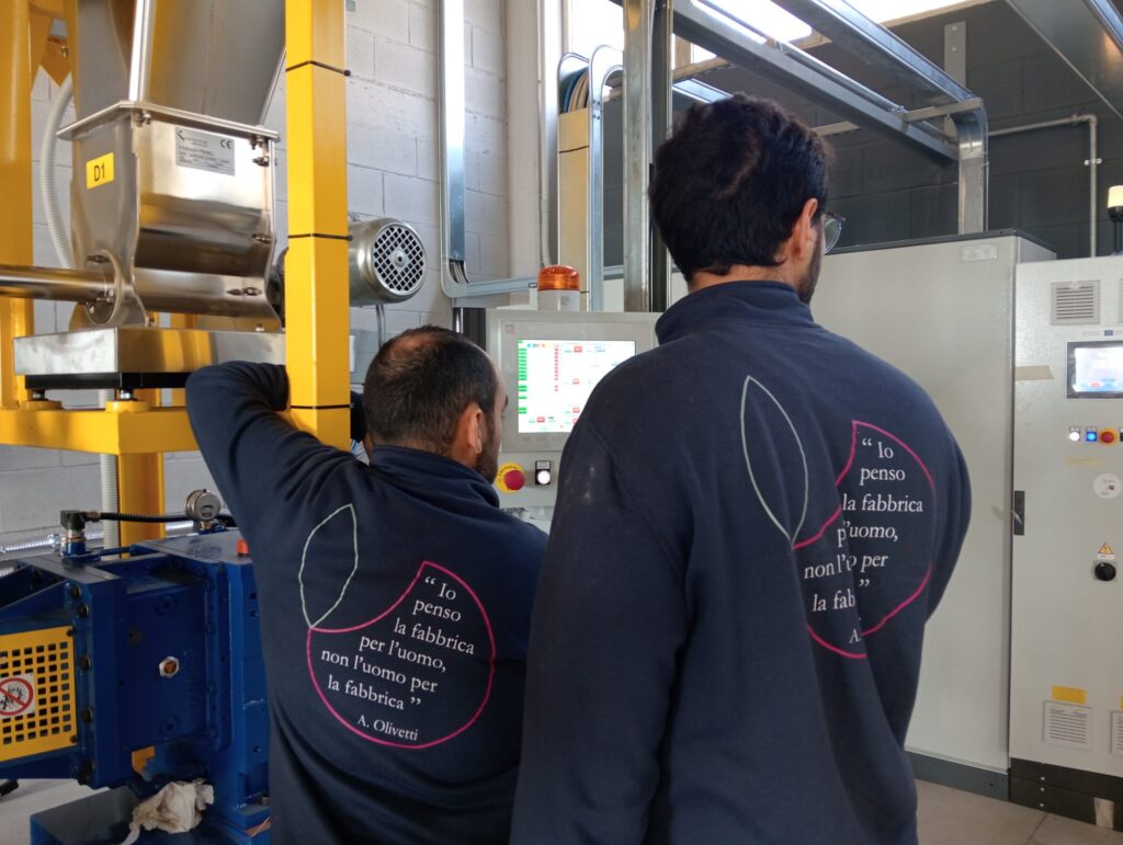 Al lavoro nel la Fabbrica del Polo Olivettiano